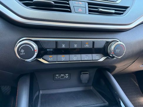 Certified 2025 Nissan Altima 2.5 SR FWD image 11