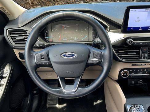 Used 2020 Ford Escape SE image 5