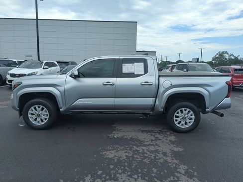 Used 2024 Toyota Tacoma SR5 RWD image 4
