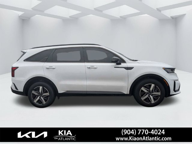Used 2023 Kia Sorento EX w/ Panoramic Sunroof Package FWD image 2