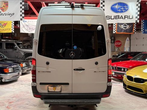 Used 2015 Freightliner Sprinter 2500 RWD image 8