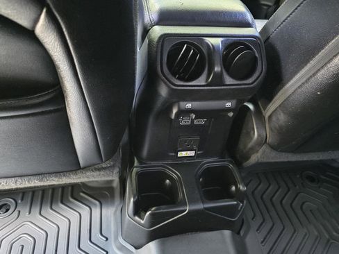 Used 2020 Jeep Gladiator Overland AWD/4WD image 10