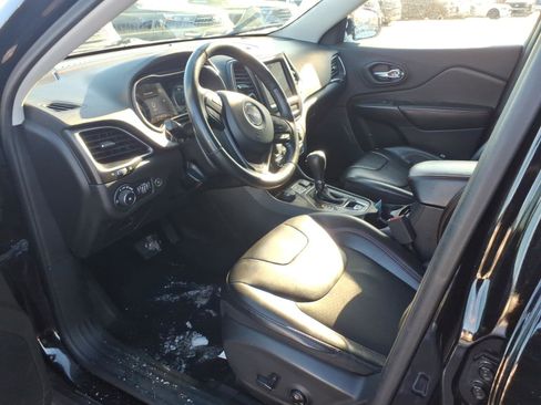 Used 2019 Jeep Cherokee Trailhawk w/ Comfort/Convenience Group image 12