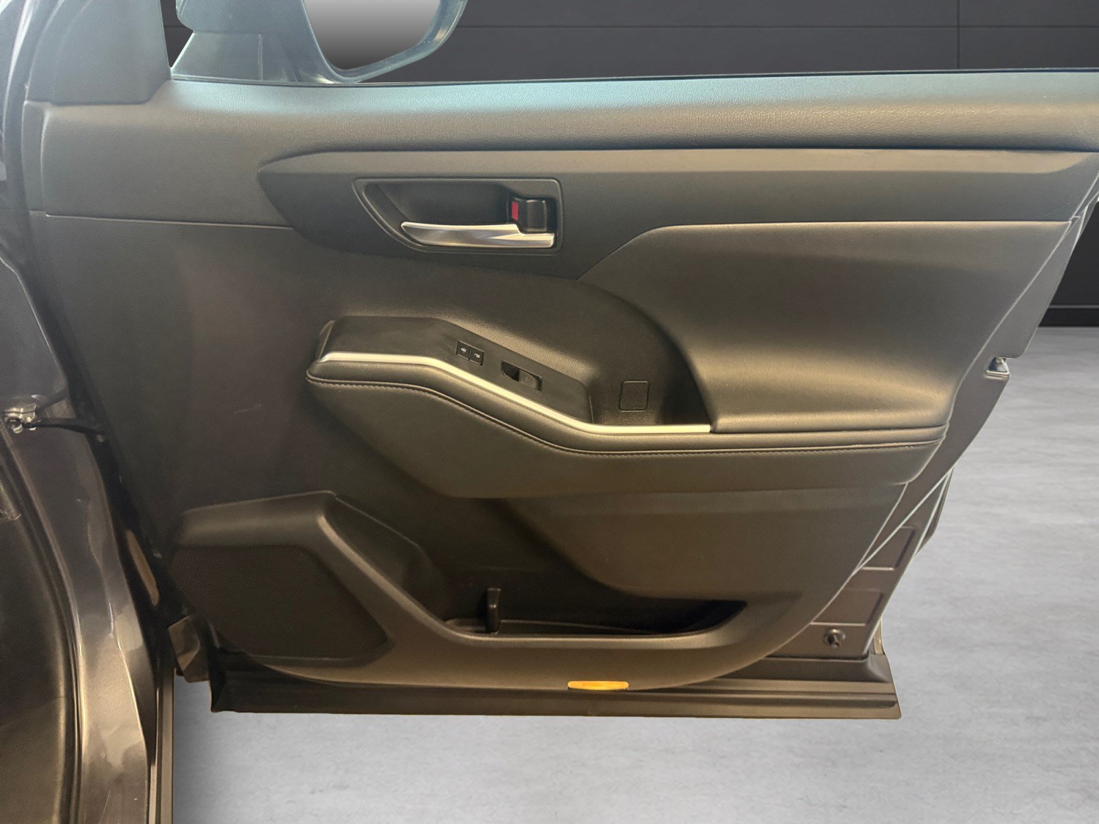 Used 2022 Toyota Highlander XSE FWD image 14