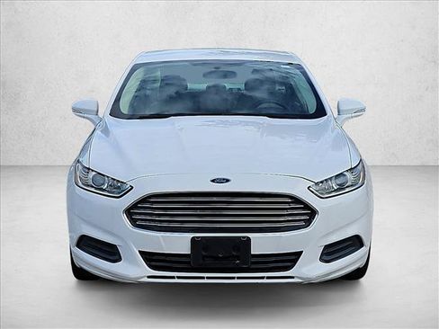 Used 2015 Ford Fusion SE FWD image 2
