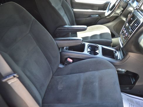 Used 2016 Dodge Grand Caravan SXT w/ UConnect Hands-Free Group FWD image 22
