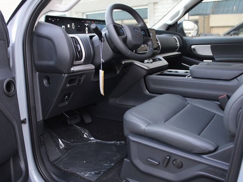 New 2026 Ford Expedition Active image 17