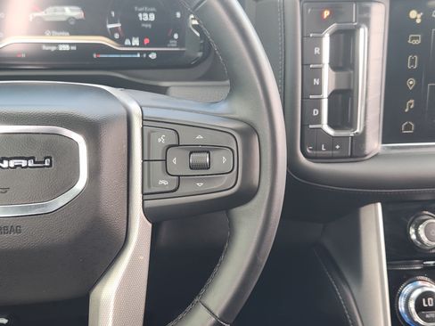 Used 2023 GMC Yukon Denali AWD/4WD image 30