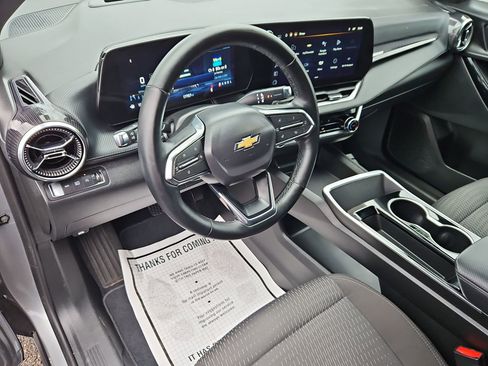 Used 2025 Chevrolet Equinox LT image 12