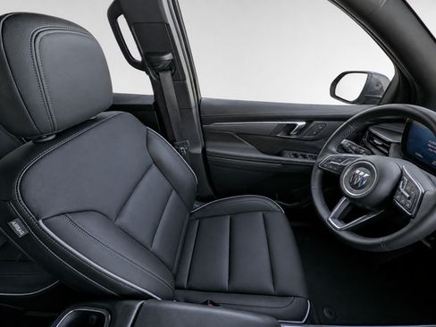 Used 2025 Buick Enclave Preferred FWD image 17
