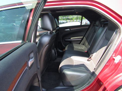 Used 2017 Chrysler 300 C Platinum image 21