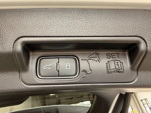 Used 2025 Ford Explorer Platinum AWD/4WD image 11