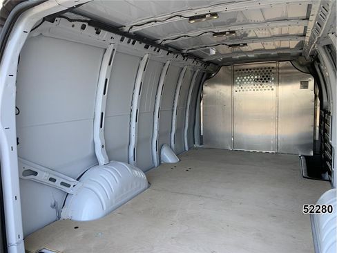 Used 2025 Chevrolet Express 2500 Extended w/ Communications Package image 10