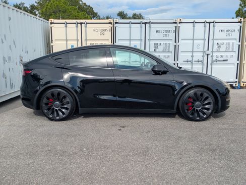 Used 2022 Tesla Model Y Performance AWD/4WD image 4
