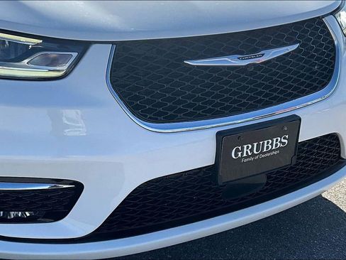 Used 2021 Chrysler Pacifica Touring-L AWD/4WD image 38