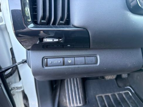 Used 2024 Nissan Pathfinder SV AWD/4WD image 13