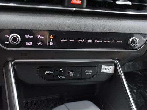 New 2026 Kia Carnival EX image 32