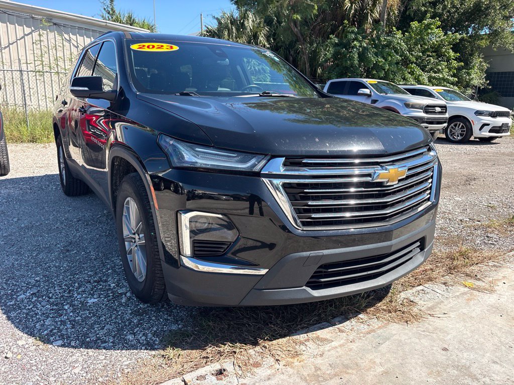 Used 2023 Chevrolet Traverse LT AWD/4WD image 1
