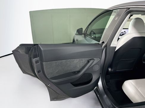 Used 2025 Tesla Model Y Long Range AWD/4WD image 24