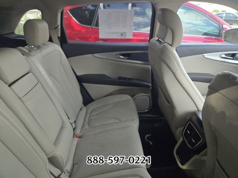 Used 2019 Lincoln Nautilus FWD image 8