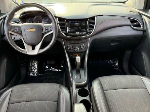 Used 2019 Chevrolet Trax LT w/ LT Convenience Package image 7