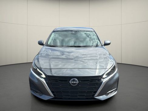 Used 2023 Nissan Altima 2.5 SV FWD image 2