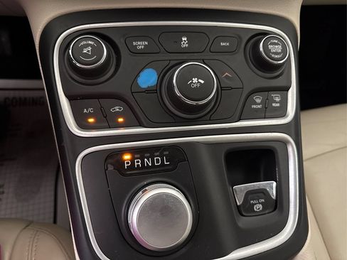 Used 2017 Chrysler 200 Limited Platinum FWD image 38