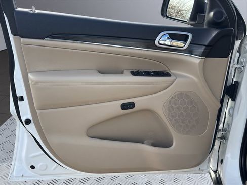 Used 2020 Jeep Grand Cherokee Limited image 13