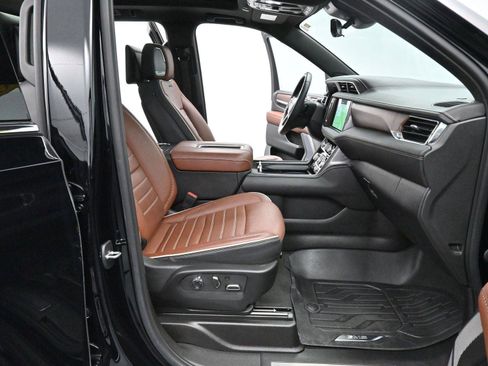 Used 2023 GMC Yukon XL Denali Ultimate w/ LPO, Floor Liner Package image 37