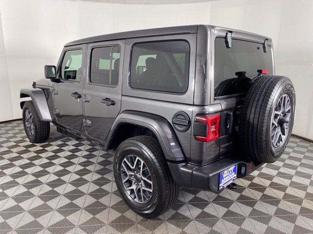 Used 2026 Jeep Wrangler Unlimited Sahara AWD/4WD image 11