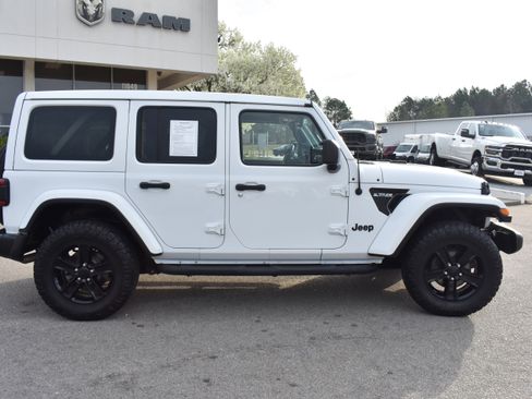 Used 2019 Jeep Wrangler Unlimited Sahara image 10