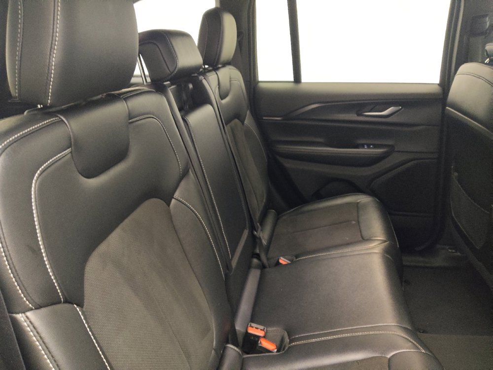 Used 2023 Jeep Grand Cherokee Altitude RWD image 19