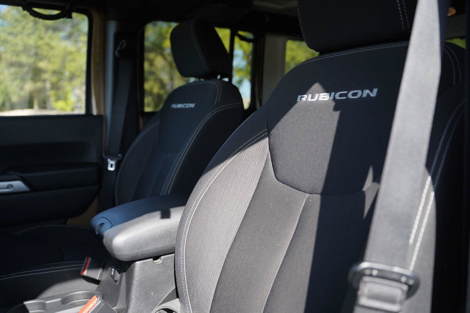 Used 2015 Jeep Wrangler Unlimited Rubicon w/ Connectivity Group AWD/4WD image 10