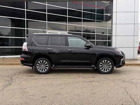 Used 2022 Lexus GX 460 Luxury w/ Accessory Package AWD/4WD image 2