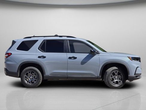 Certified 2024 Honda Pilot TrailSport image 27