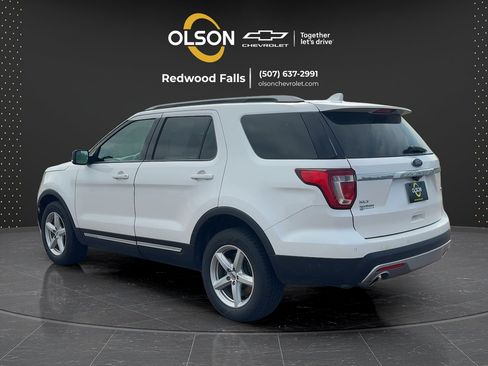 Used 2017 Ford Explorer XLT w/ Equipment Group 202A AWD/4WD image 3