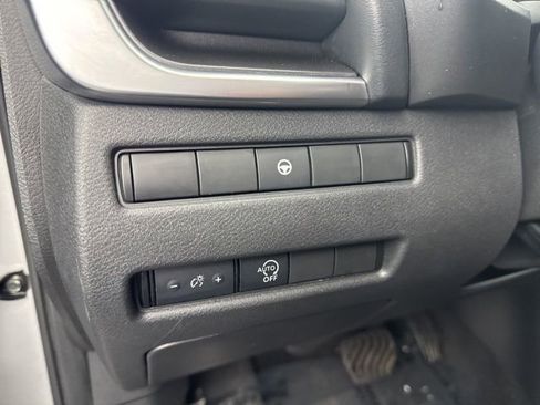 Used 2023 Nissan Rogue SV image 30