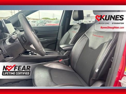 Used 2025 Jeep Compass Trailhawk AWD/4WD image 13