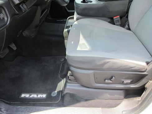 Used 2024 RAM 2500 Big Horn AWD/4WD image 23