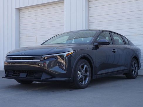 Used 2025 Kia K4 FWD image 4
