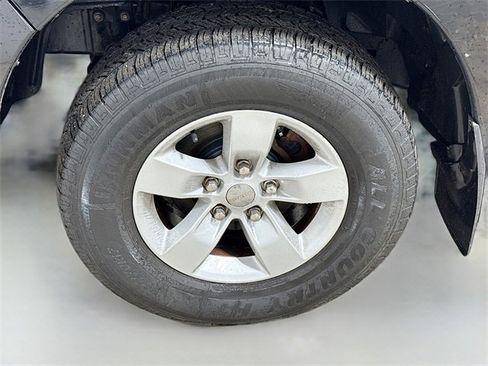 Used 2017 RAM 1500 Express image 25