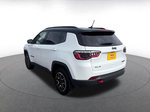 Used 2025 Jeep Compass Trailhawk AWD/4WD image 11