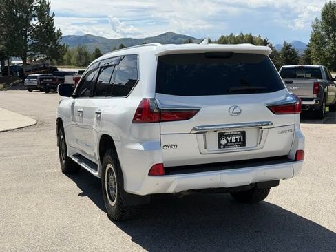Used 2017 Lexus LX 570 4WD w/ Luxury Package image 13