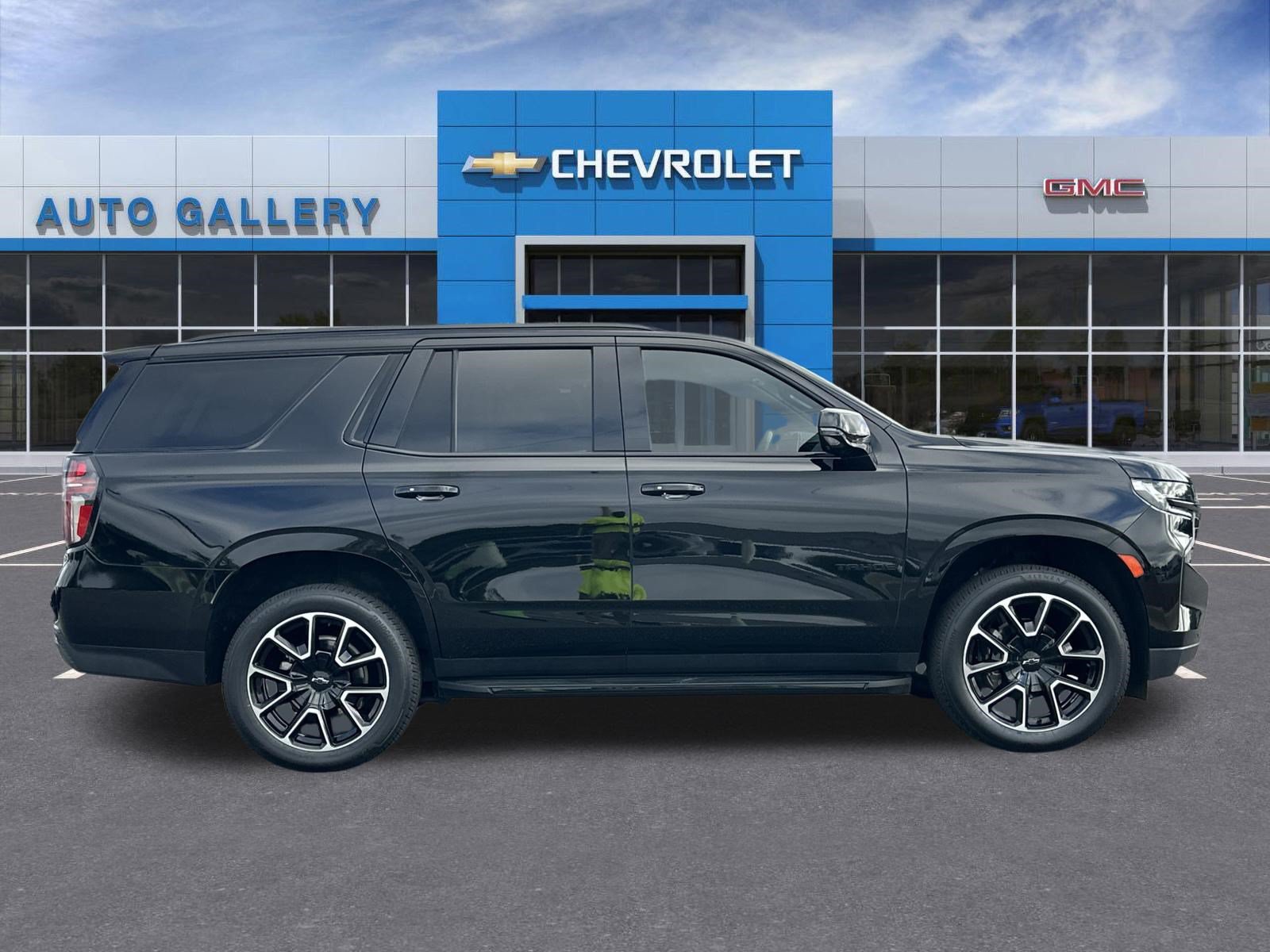 Used 2024 Chevrolet Tahoe RST w/ Luxury Package RWD image 2