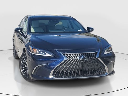 Used 2025 Lexus ES 350 w/ Premium Package image 2