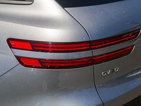 Used 2023 Genesis GV70 2.5T w/ Sport Prestige Package AWD/4WD image 12