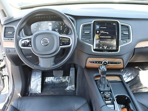 Used 2021 Volvo XC90 T6 Momentum w/ Climate Package image 18