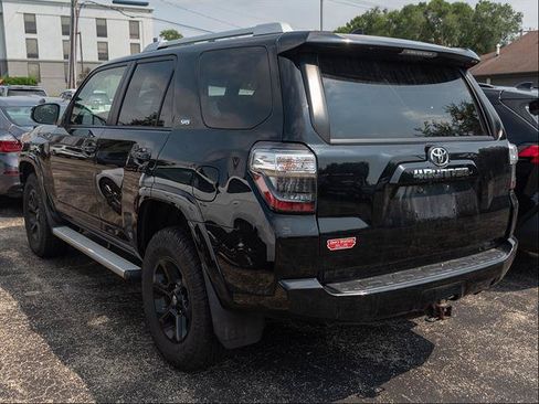 Used 2017 Toyota 4Runner SR5 AWD/4WD image 4