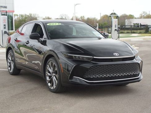 Used 2023 Toyota Crown Limited w/ Advanced Technology Package image 2