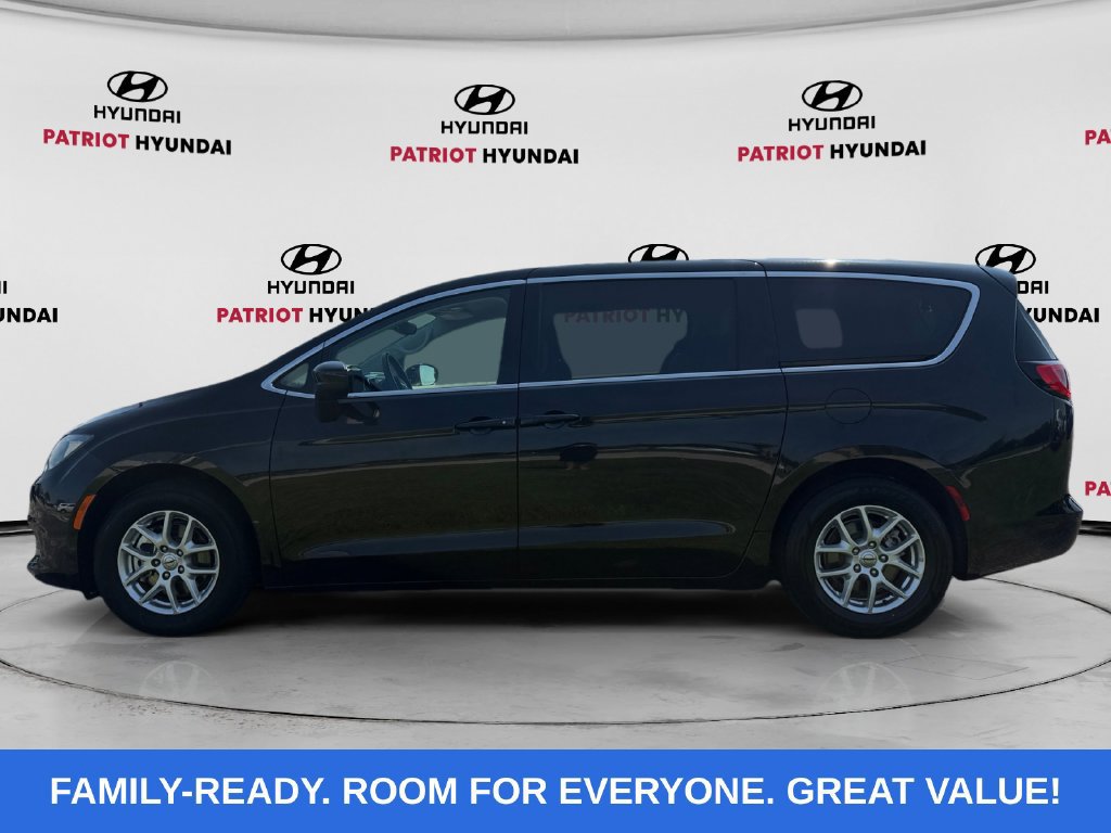 Used 2023 Chrysler Voyager LX FWD image 6
